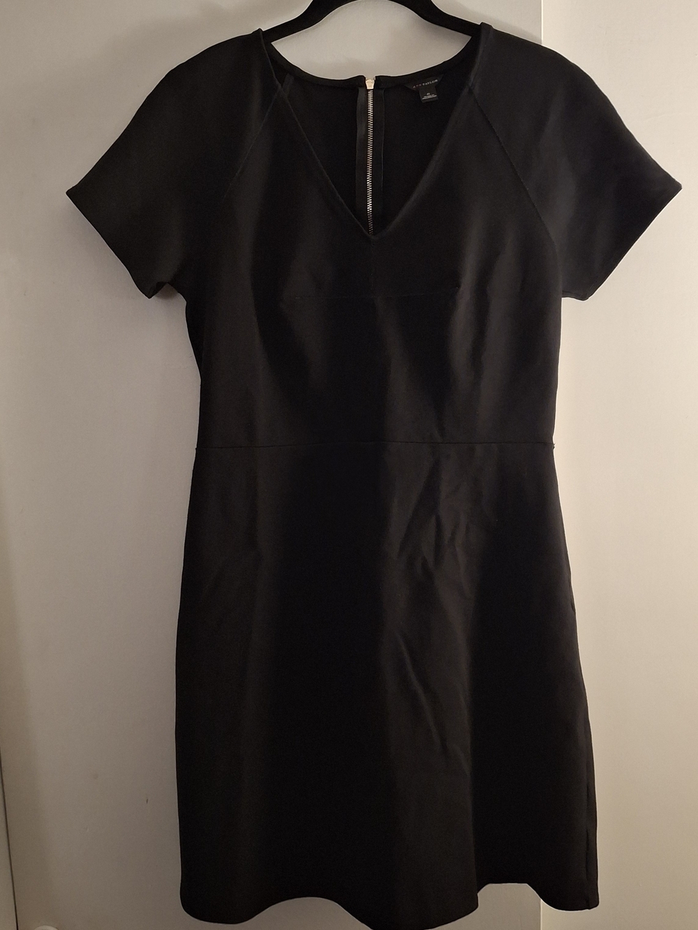Ann Taylor Women's Black V-Neck Short Sleeve Mini Dress